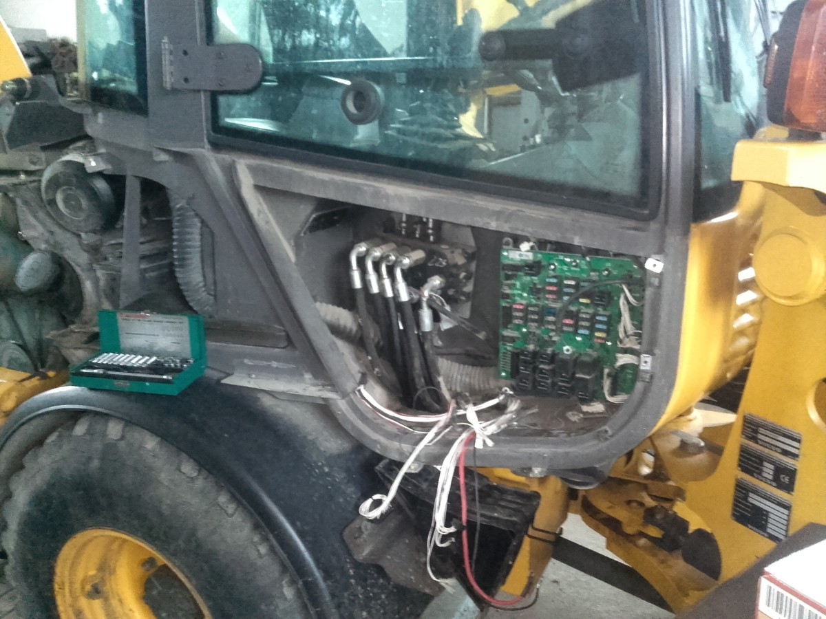 Naprawa elektroniki board  ecu volvo l20b